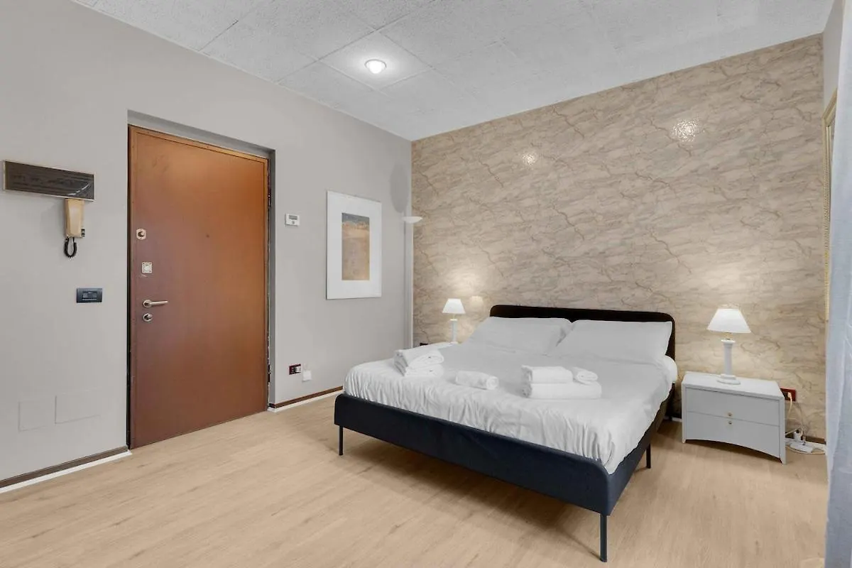 Apartment The House Of Via Muratori 11 Milan Italy